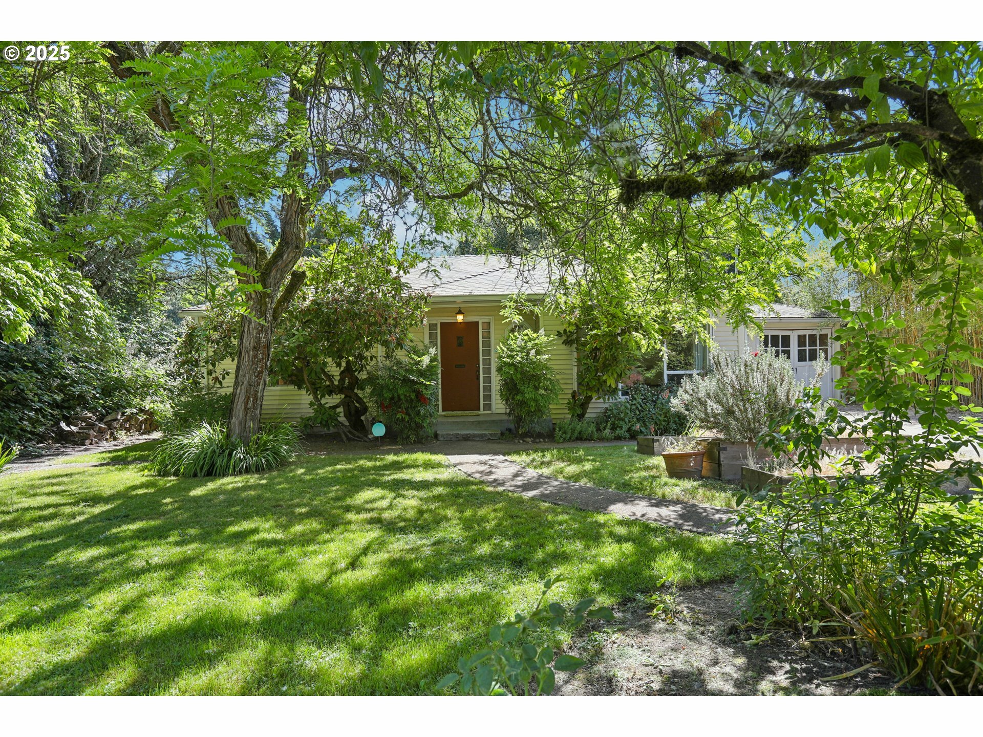 Property Photo:  11924 SE 20th Ave  OR 97222 