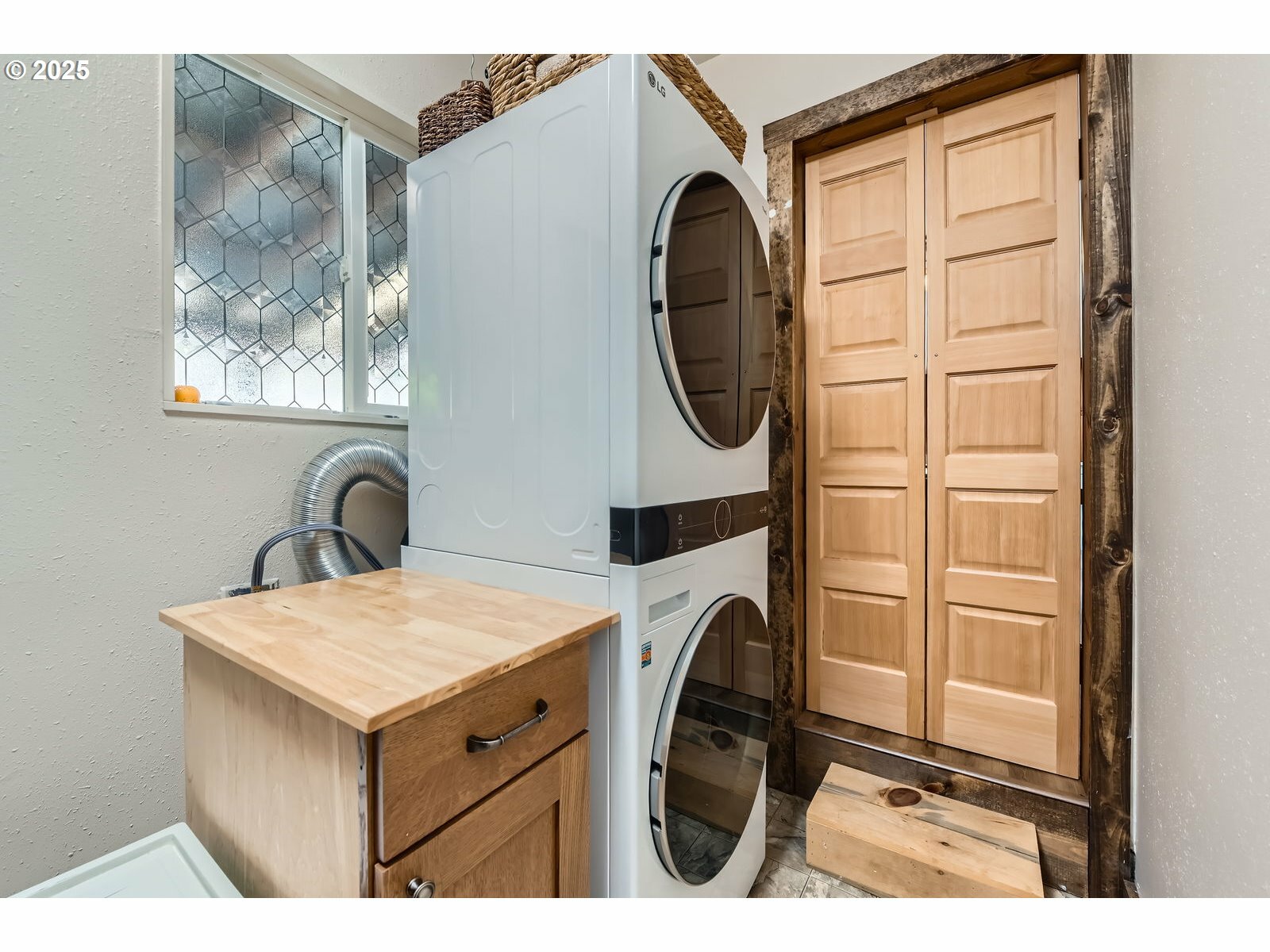 Property Photo: 190 SE Shafford St OR 97023
