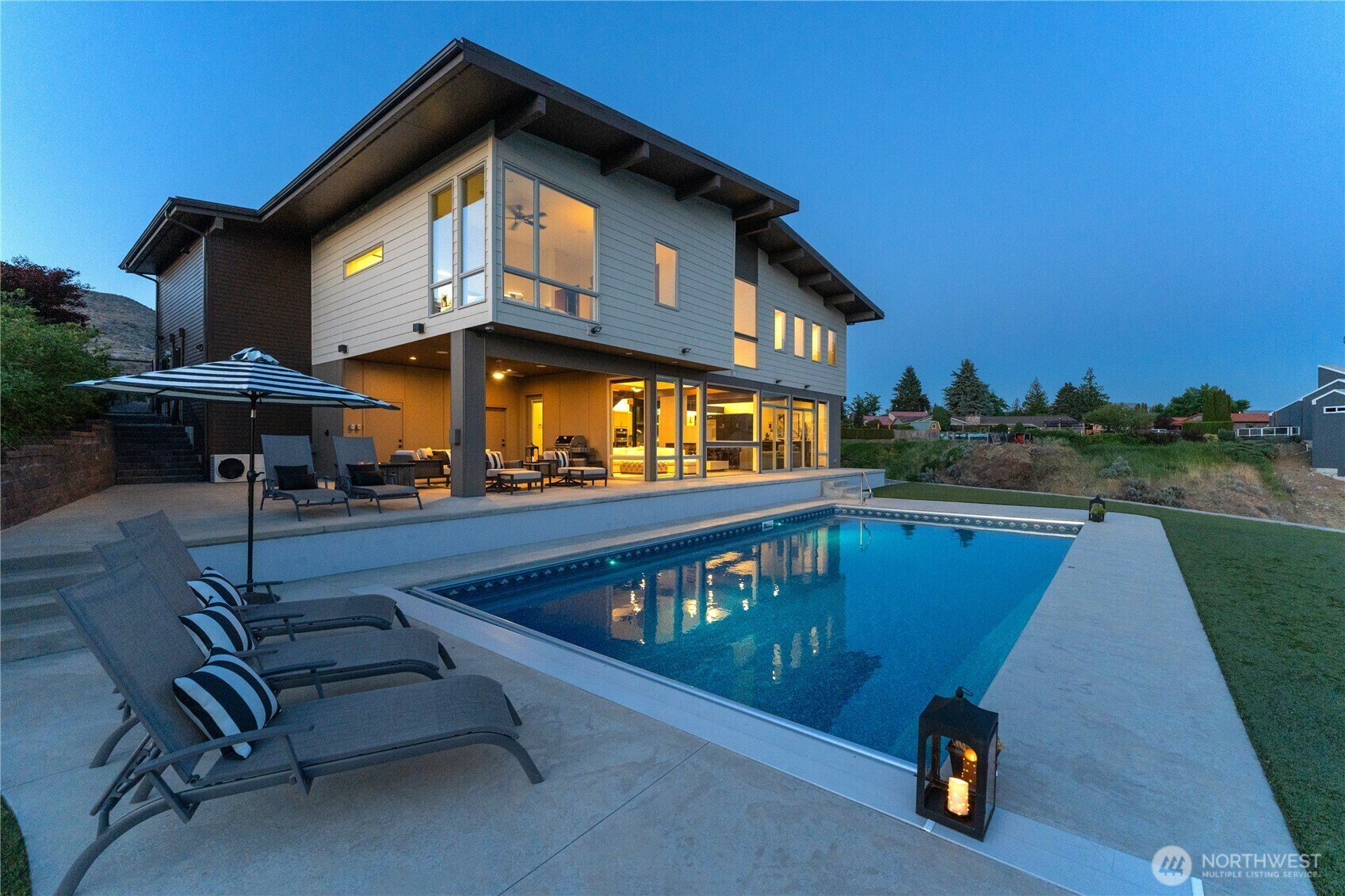 Property Photo: 617 Golf Course Place WA 98816