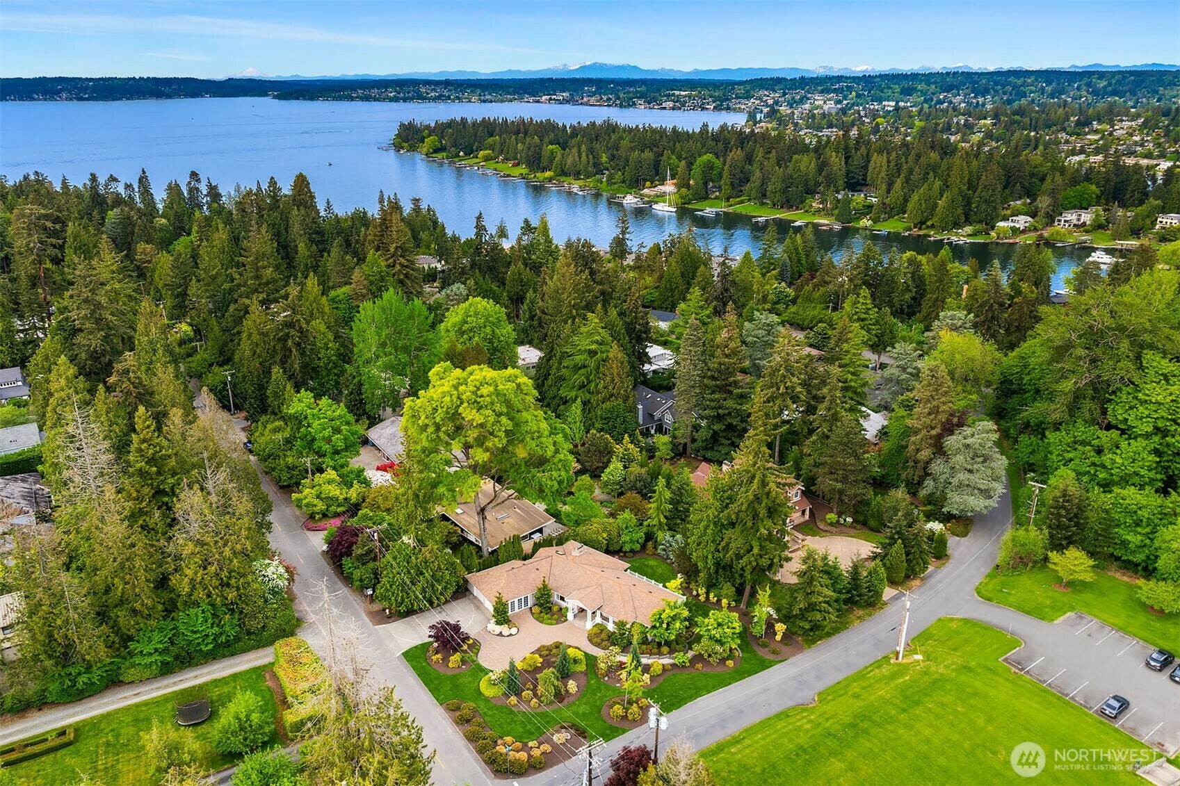 Property Photo: 3204 76th Avenue NE WA 98039