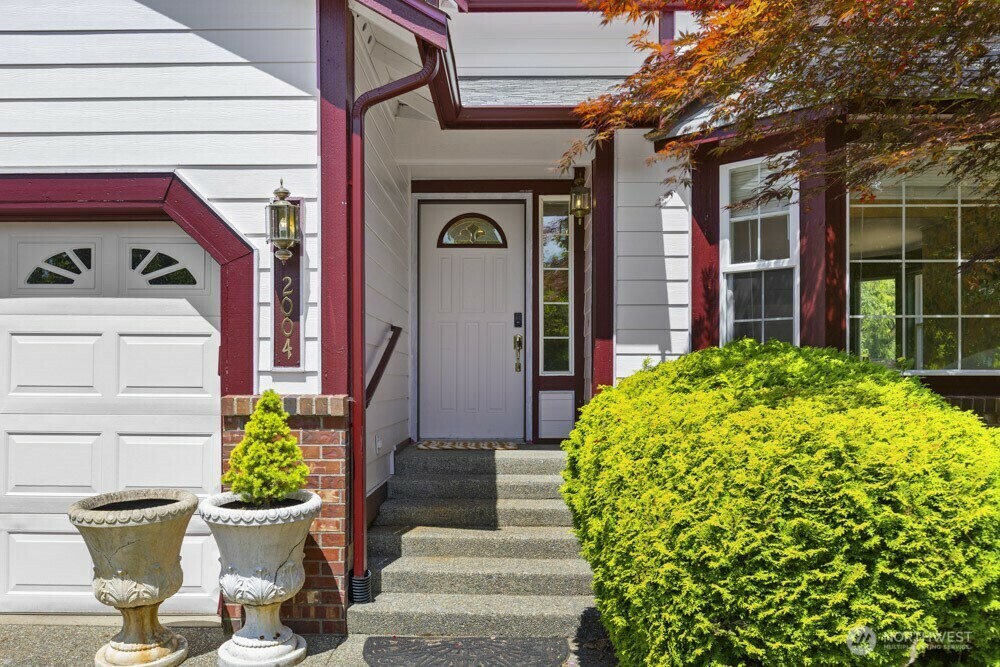 Property Photo: 2004 15th Avenue SW WA 98502