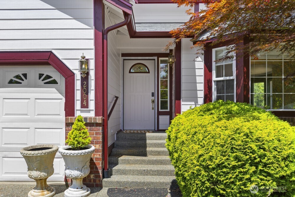 Property Photo: 2004 15th Avenue SW WA 98502