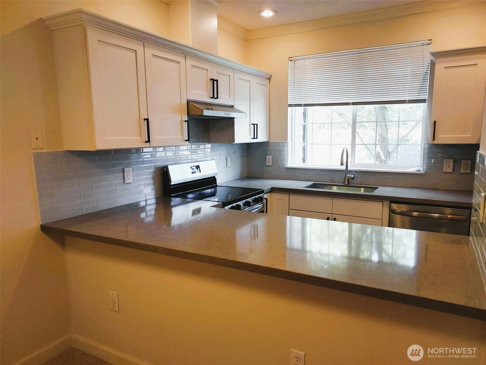 Property Photo: 25025 SE Klahanie Boulevard D202 WA 98029