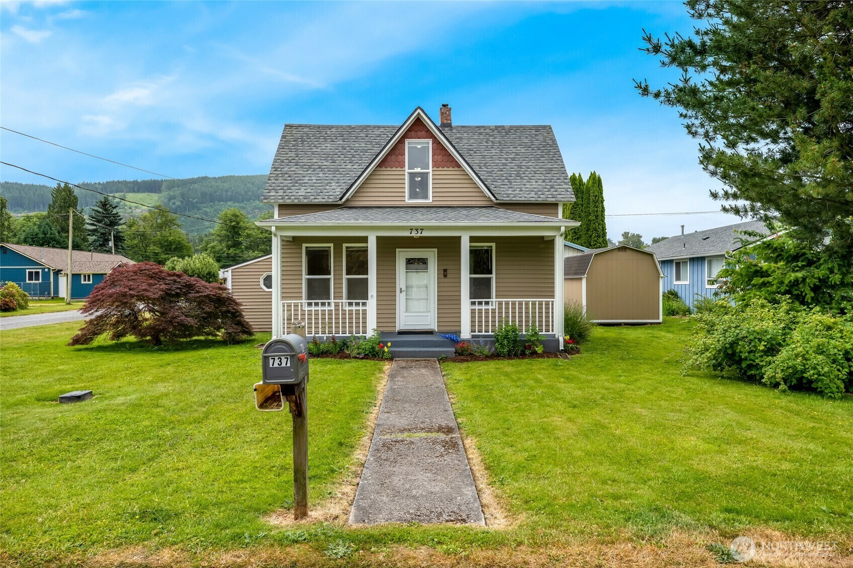 Property Photo: 737 Jennings Street WA 98284