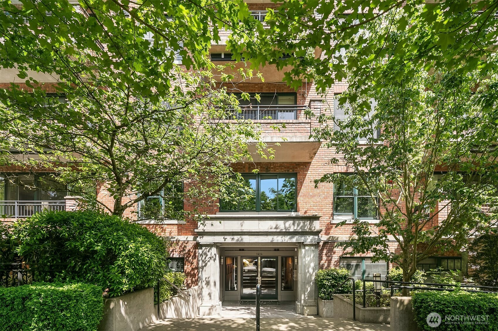Property Photo:  1414  1st Avenue W 104  WA 98119 