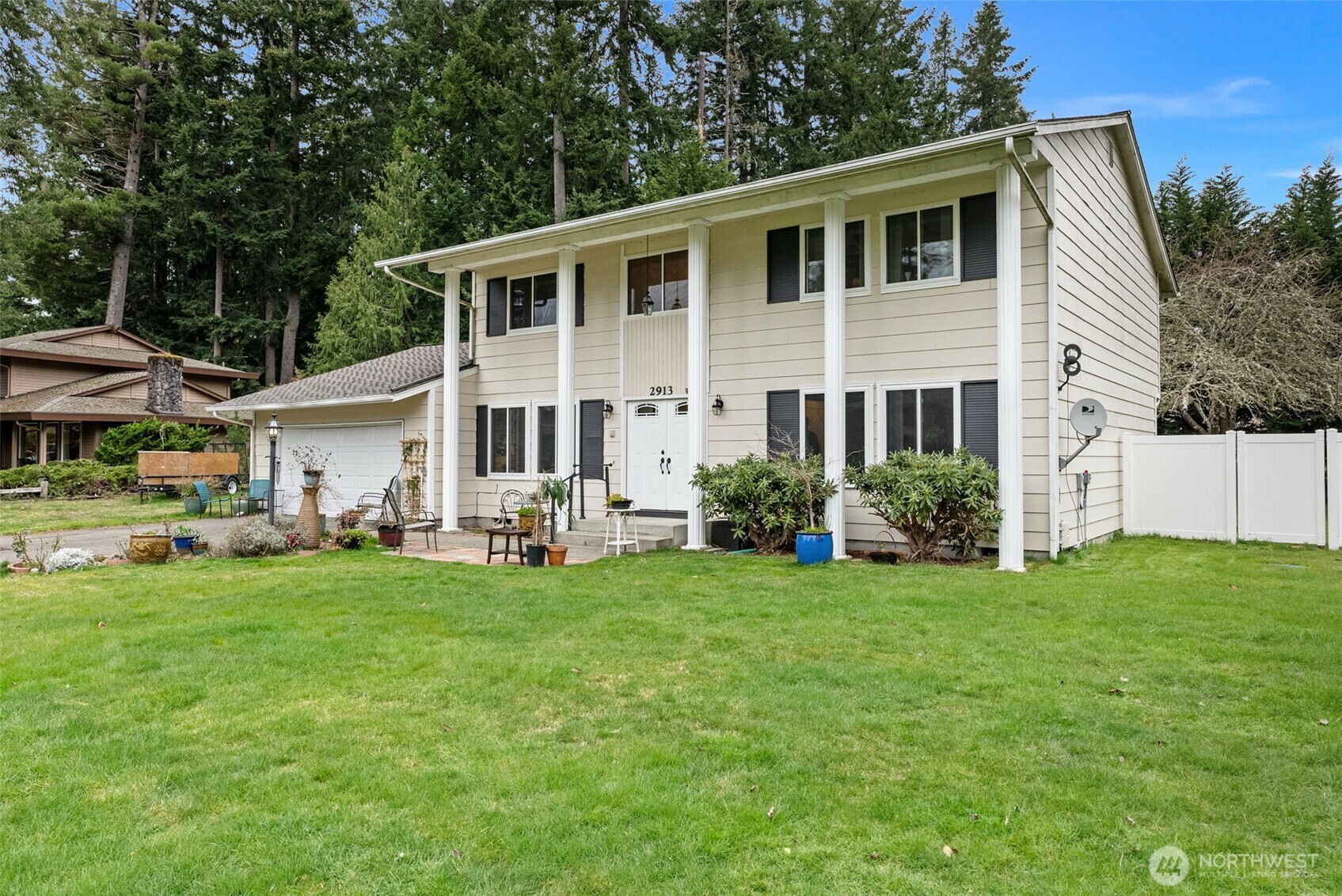 Property Photo: 2913 SE Forest Villa Court WA 98366