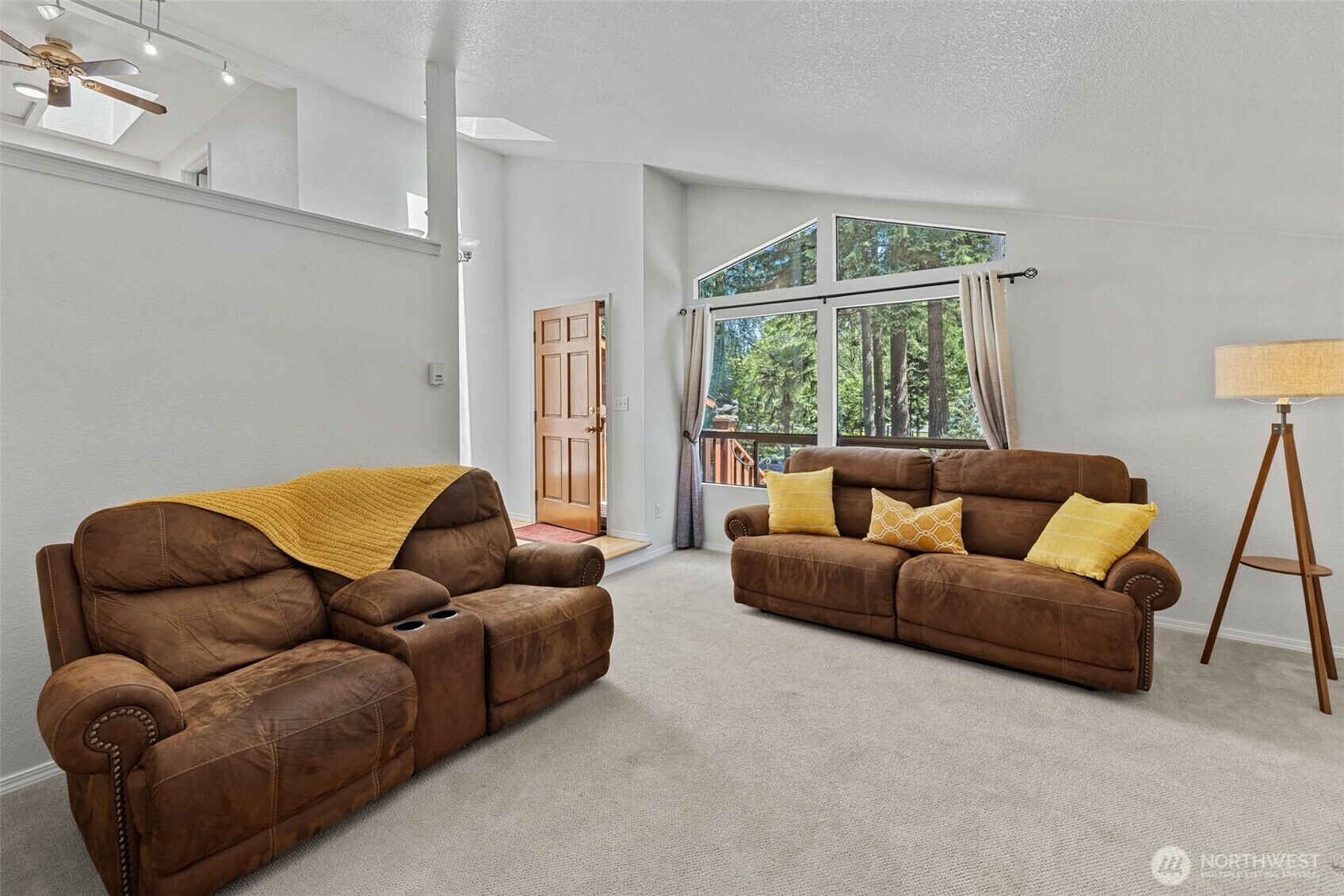 Property Photo: 20928 Echo Lake Road WA 98296