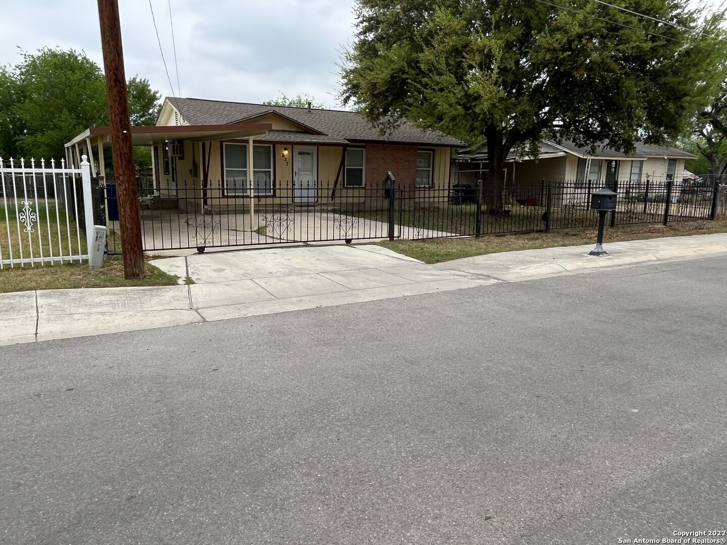 Property Photo:  627 Baltzell  TX 78221 