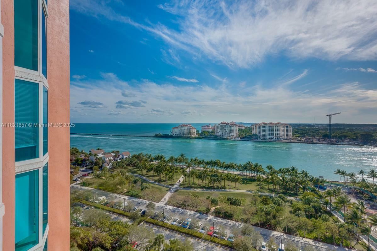 Property Photo: 300 S Pointe Dr 1602 FL 33139