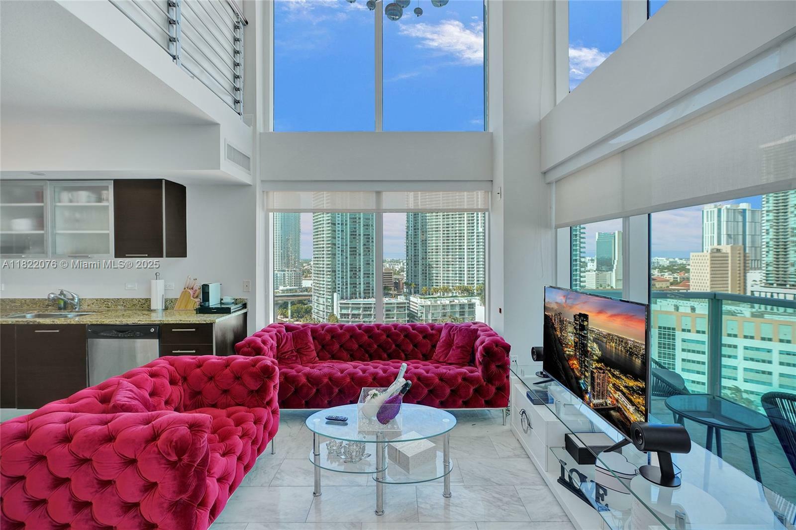 Property Photo: 41 SE 5th St 1317 FL 33131