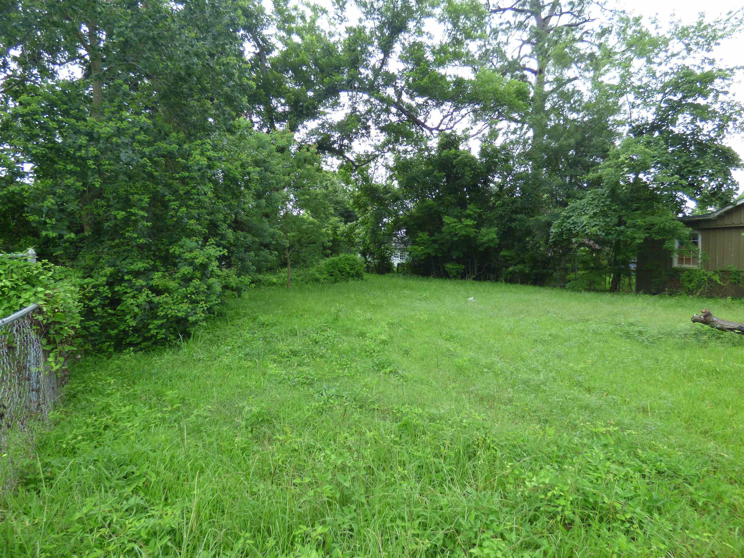 Property Photo: 2410 N 16th St TX 77630