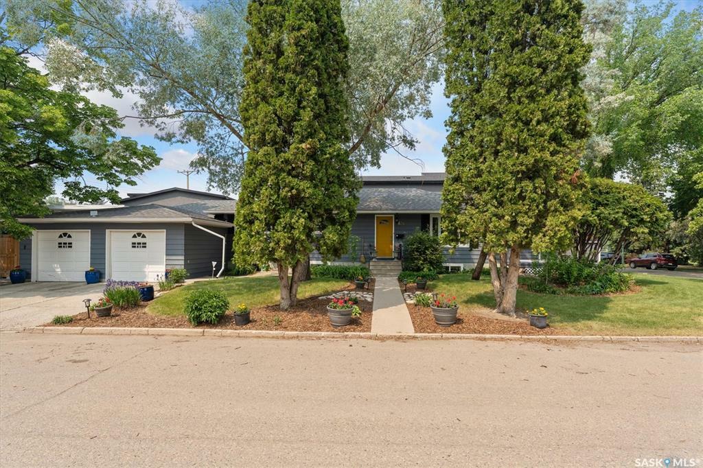 Property Photo: 1634 Wiggins Avenue S SK S7H 2J9