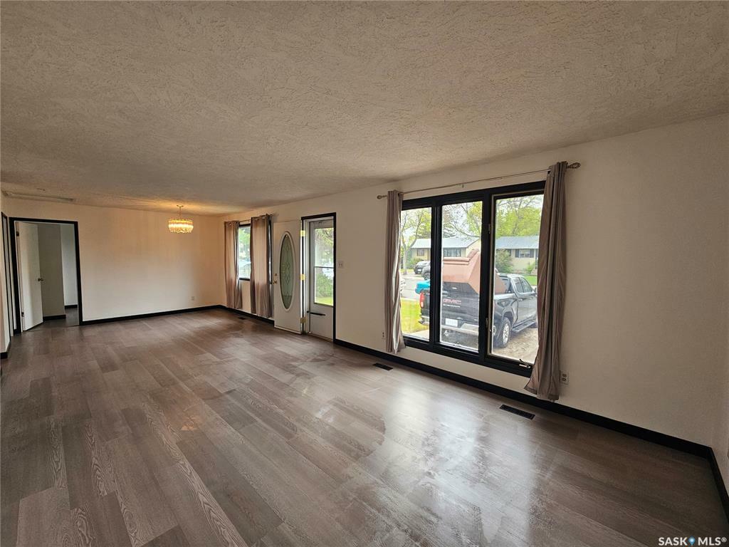 Property Photo: 73 Cartier Crescent SK S7L 4L8