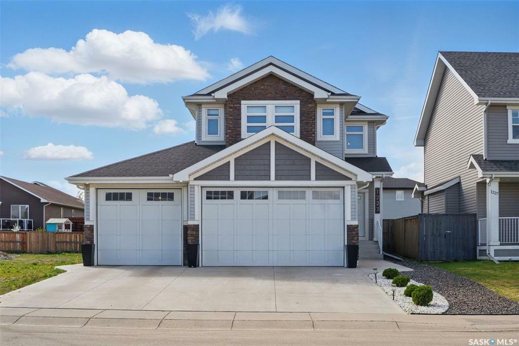 Property Photo: 1223 Pringle Way SK S7T 0V5