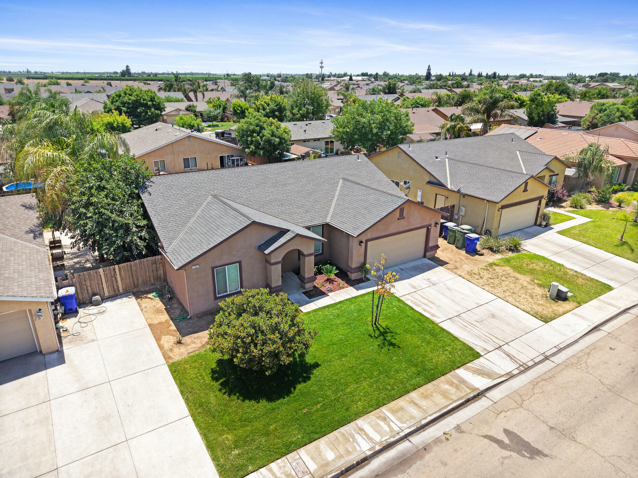 Property Photo: 1624 El Paso Avenue CA 93618