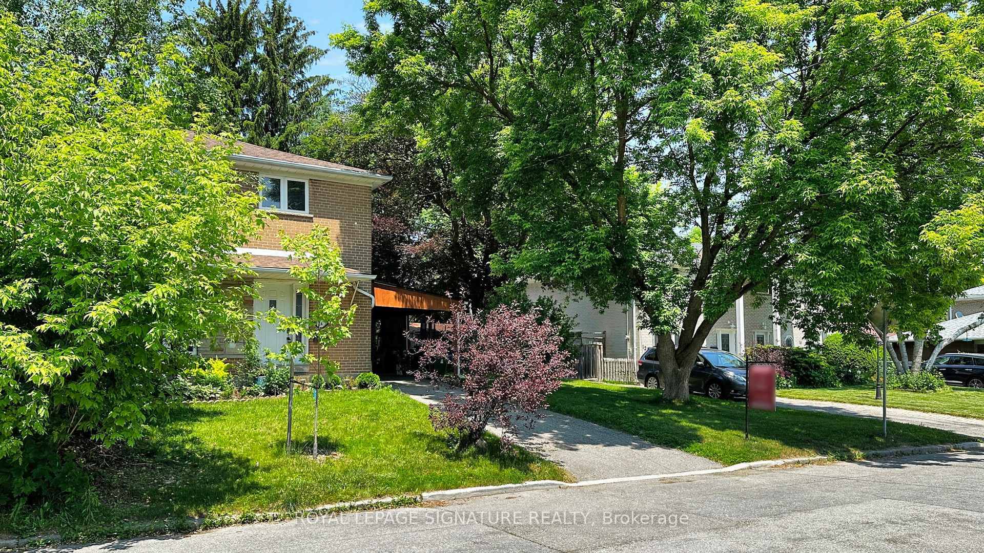 Photo de la propriété: 14 Logandale Road ON M2N 4H4
