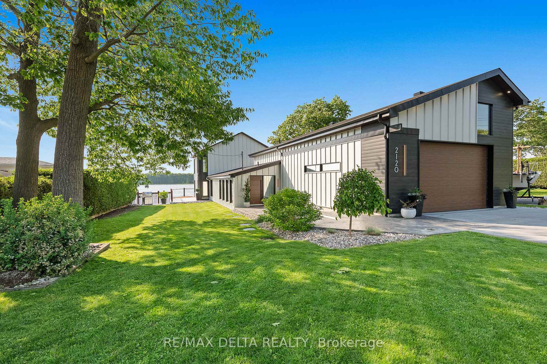 Property Photo:  2120 Du Chateau Avenue  ON K4K 1J3 