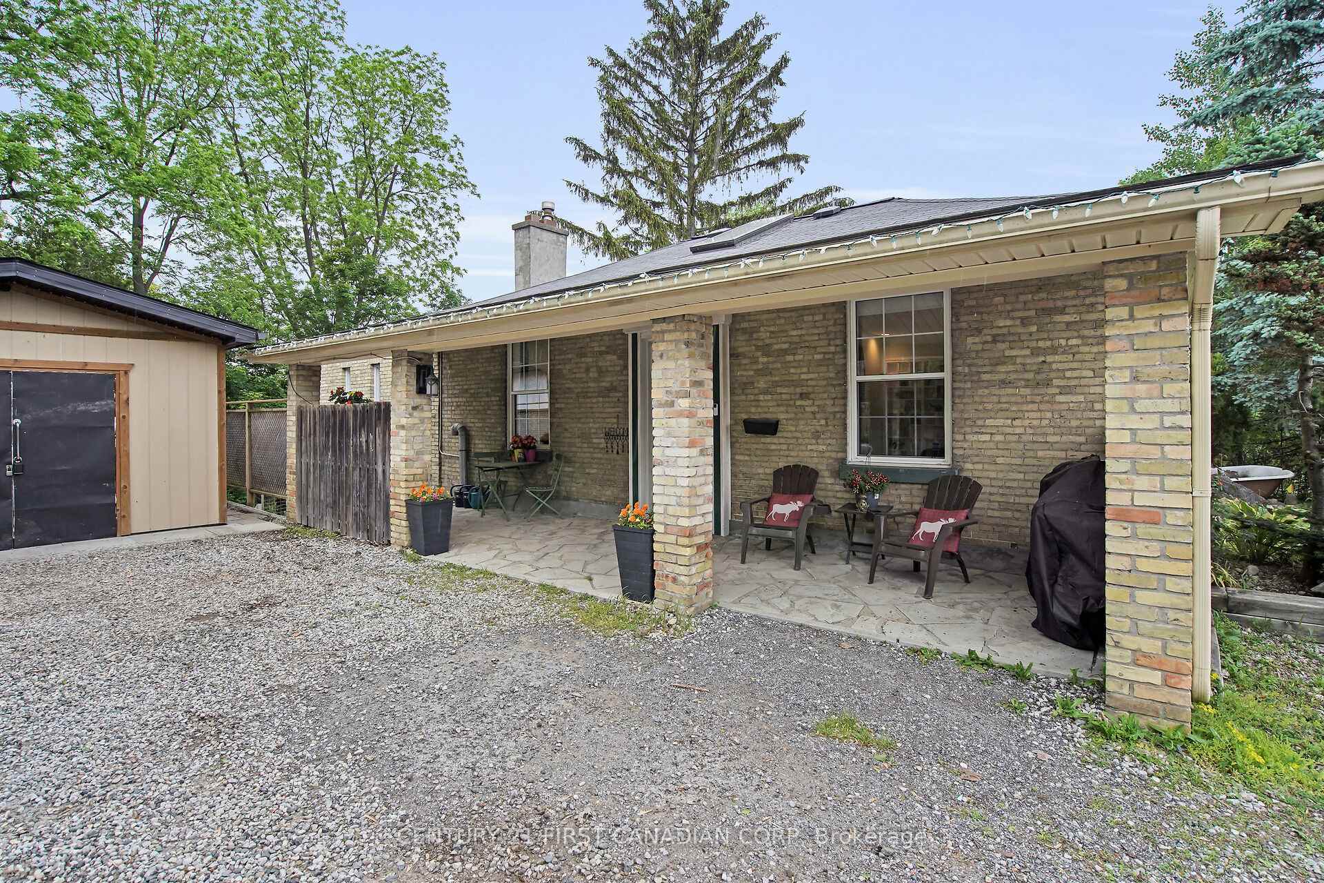 Property Photo: 425 Old Wonderland Road ON N6K 3R1