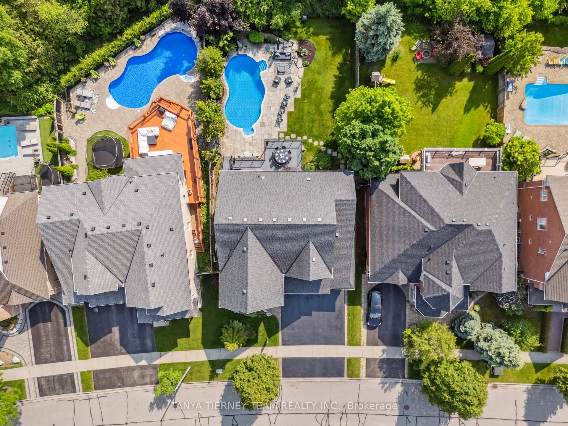 Property Photo: 17 Covington Drive ON L1M 2K6