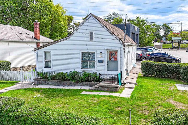 Property Photo:  1171 Roselawn Avenue  ON M6B 1C5 