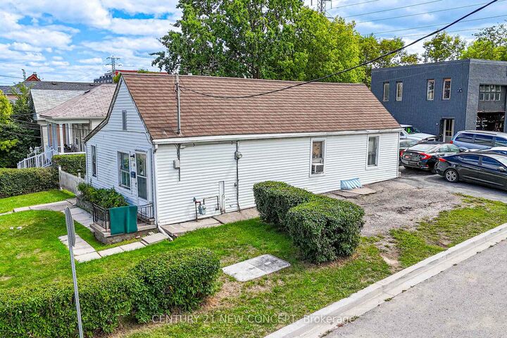 Property Photo:  1171 Roselawn Avenue  ON M6B 1C5 