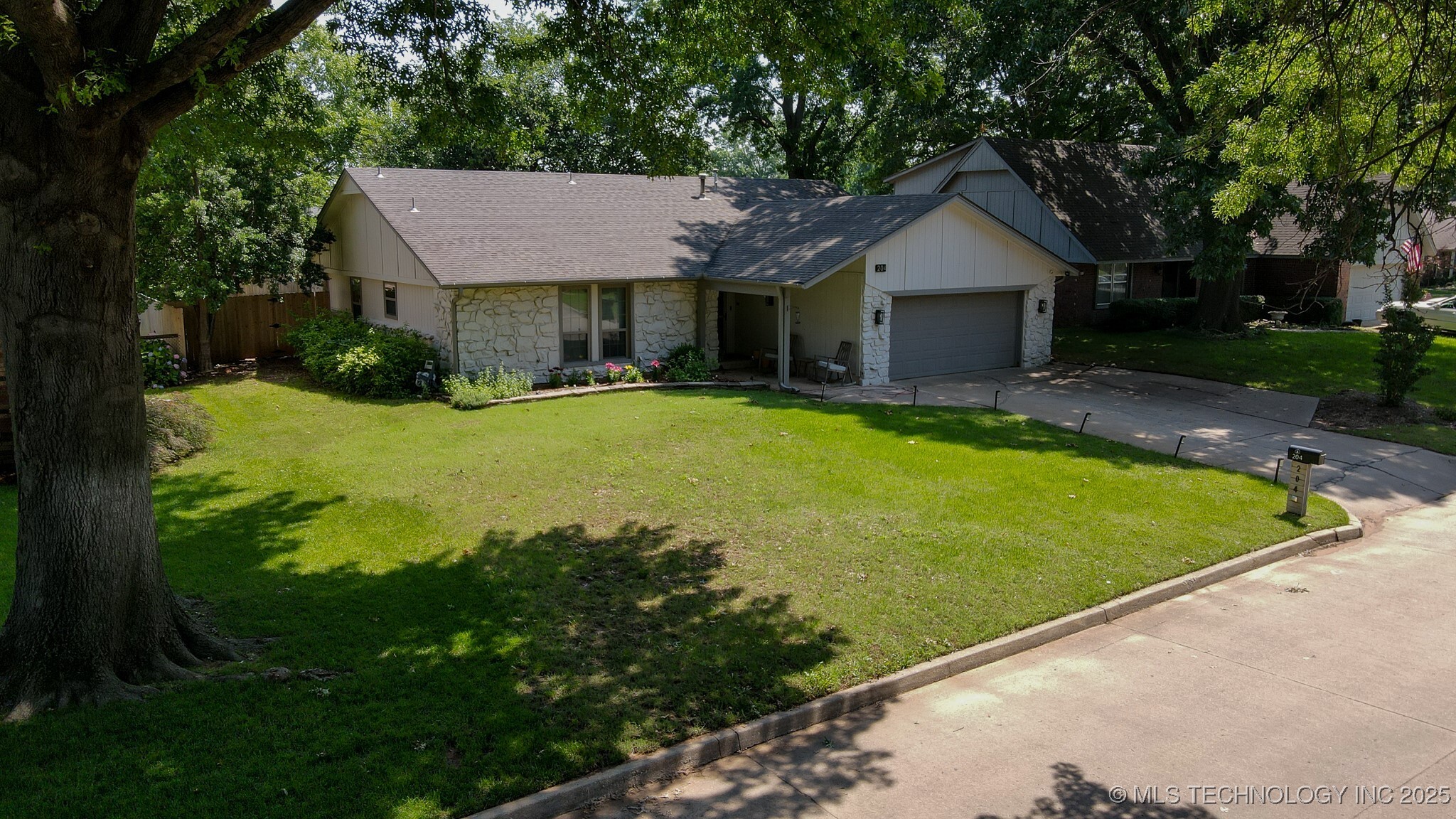 Property Photo:  204 W Albuquerque Street  OK 74011 