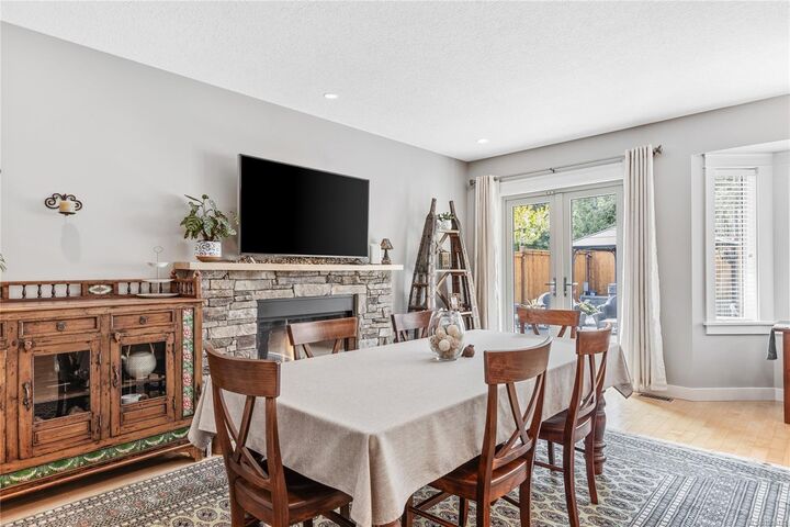 Property Photo:  423 Craig St  BC V9P 1L2 