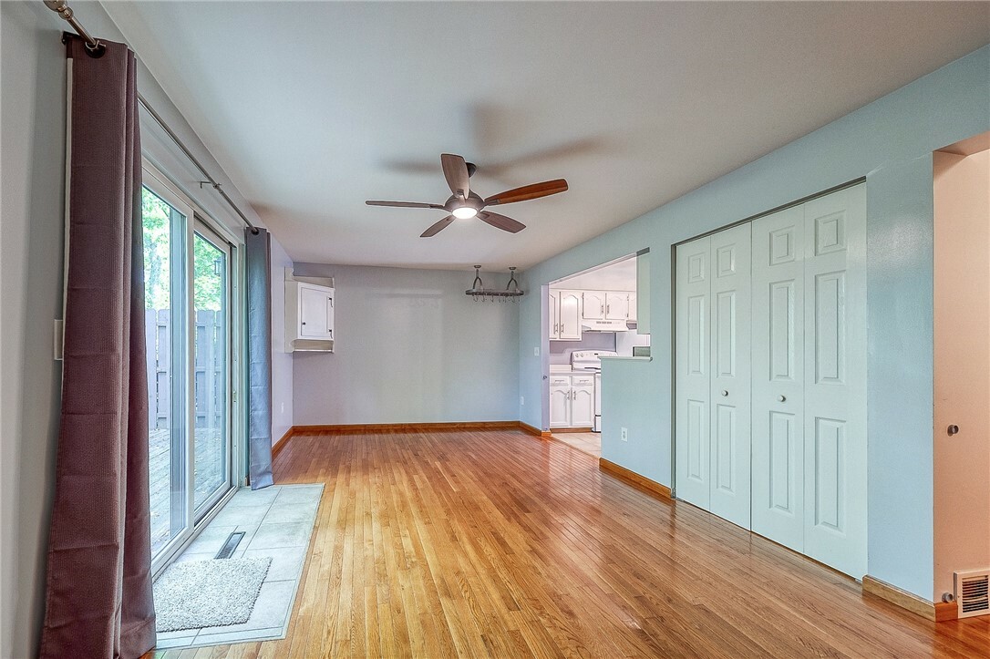Property Photo: 413 Allenberry Dr PA 15237