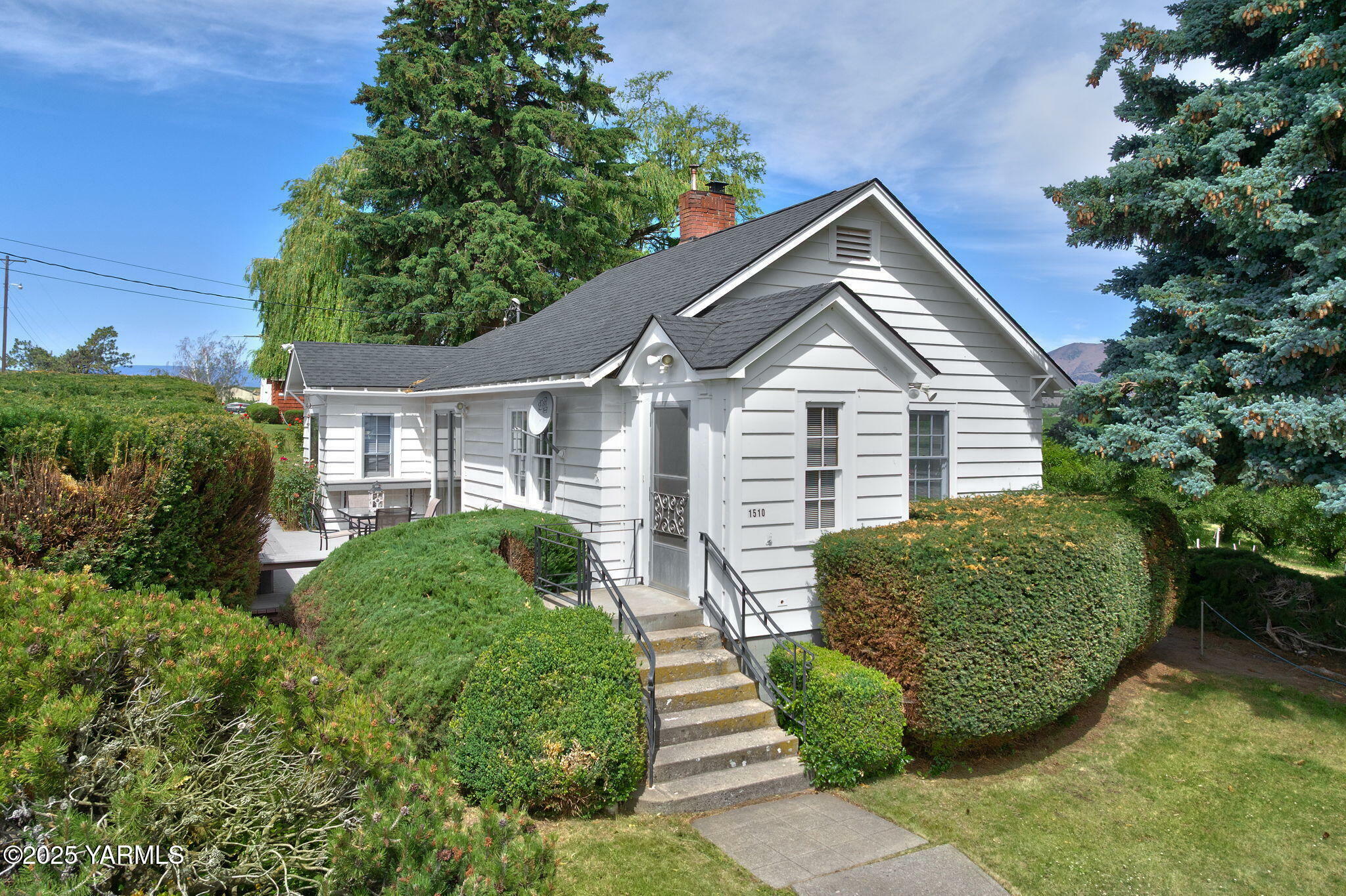 Property Photo: 1510/1514 N Tieton Rd WA 98947