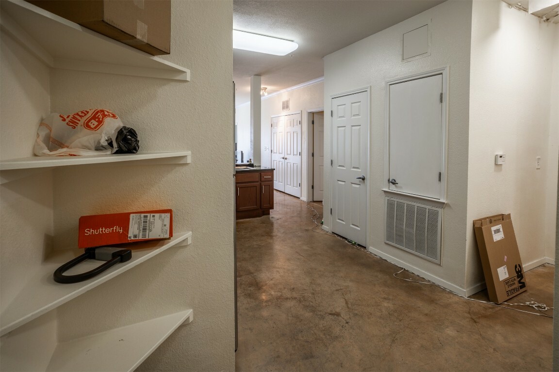 Property Photo: 910 W 25th Street 403 TX 78705