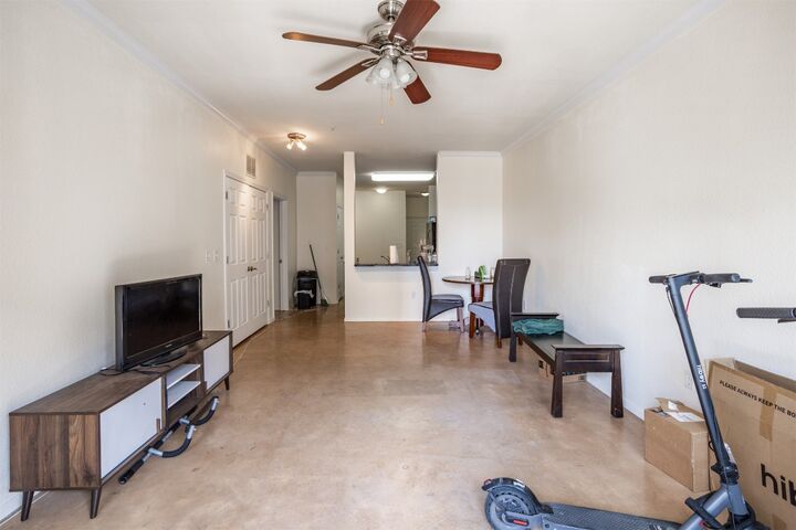 Property Photo:  910 W 25th Street 403  TX 78705 
