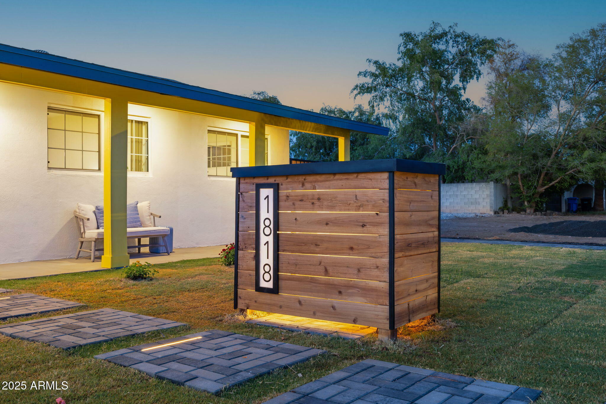 Property Photo: 1818 W Highland Avenue AZ 85015