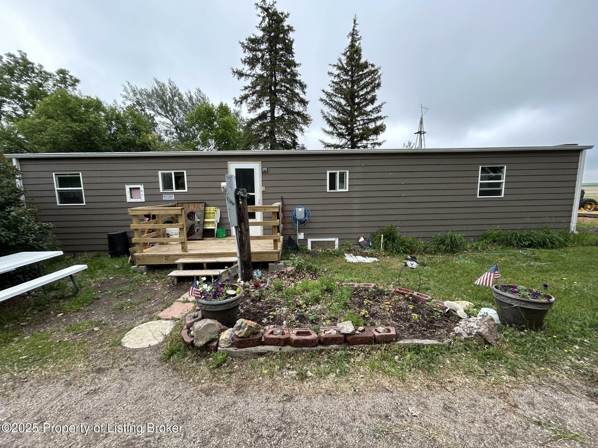 Property Photo: 207 Inman Avenue ND 58620