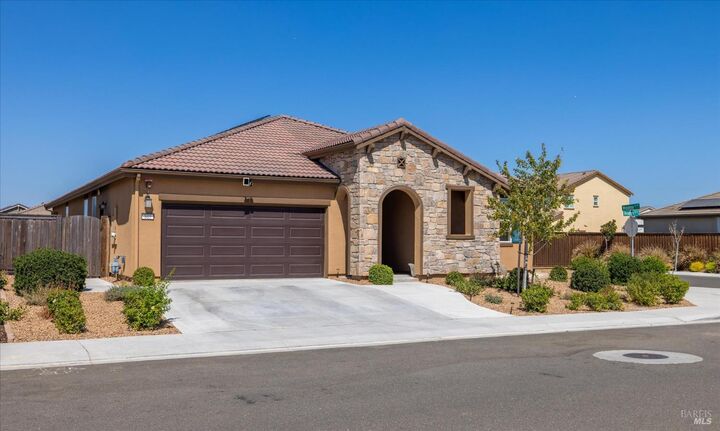 Property Photo: 805 Broadfork Circle CA 95687