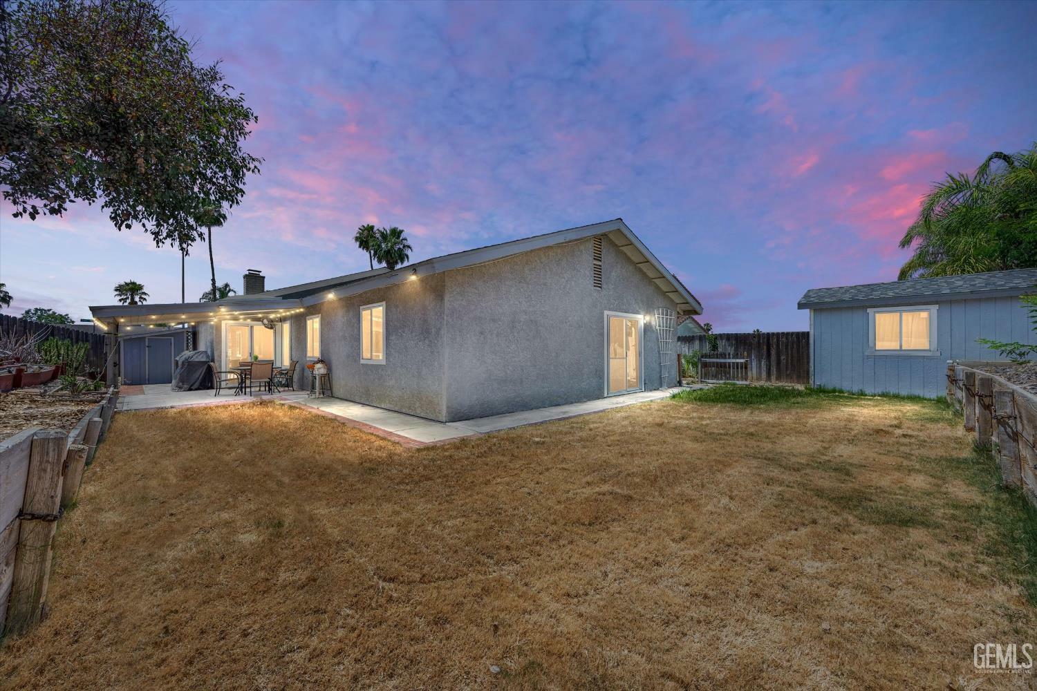 Property Photo: 4512 San Miguel Way CA 93306