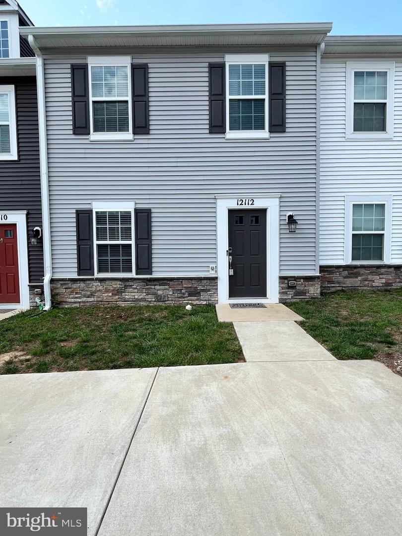 Property Photo: 12112 Bowling Farm Court VA 22407