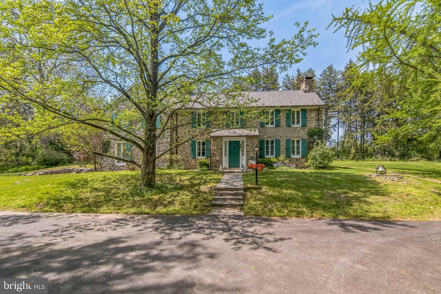 Property Photo: 2622 Butler Pike PA 19462