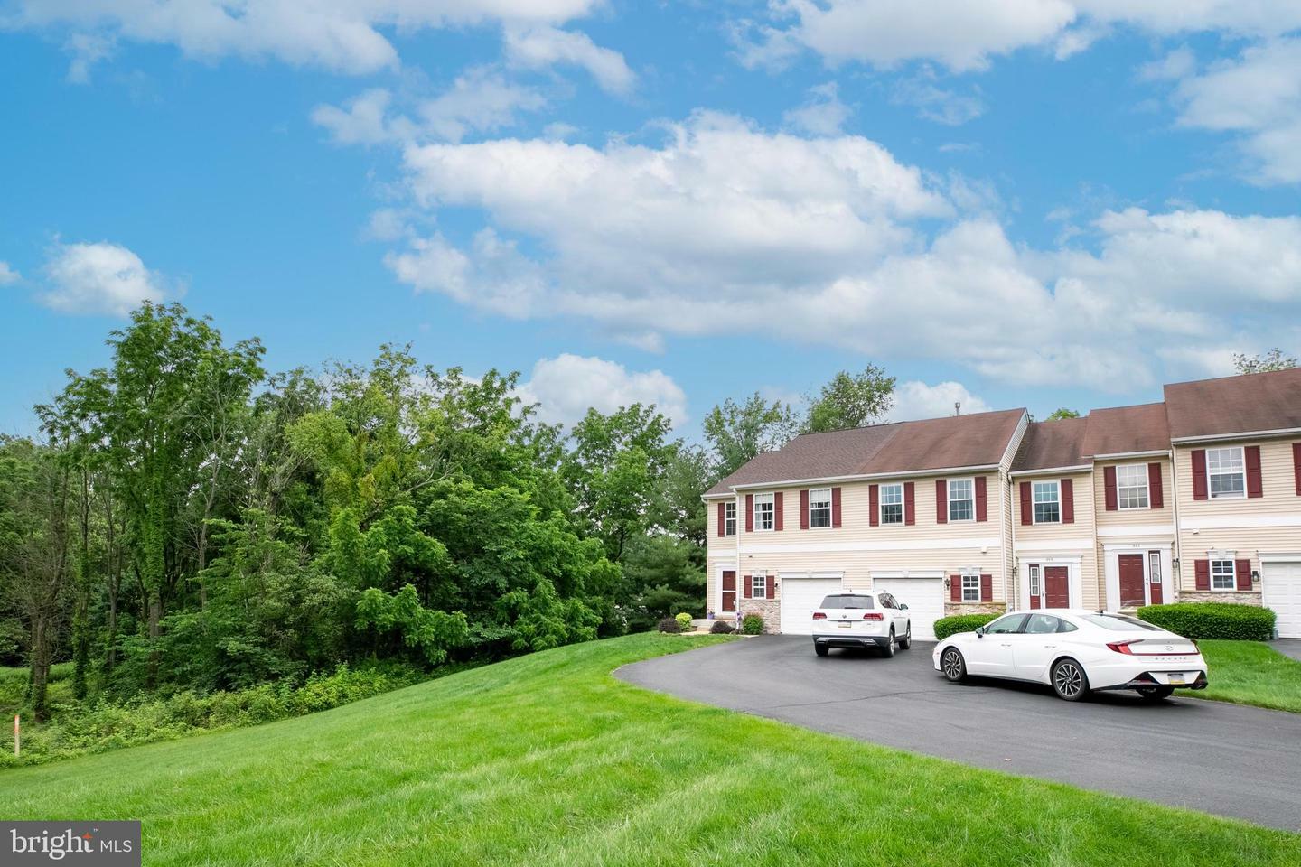 Property Photo: 957 Katie Circle PA 19468
