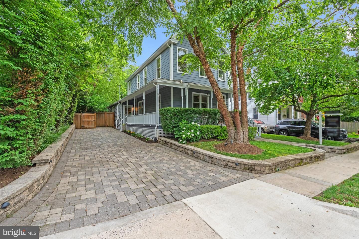 Property Photo:  411 E Bellefonte Avenue  VA 22301 