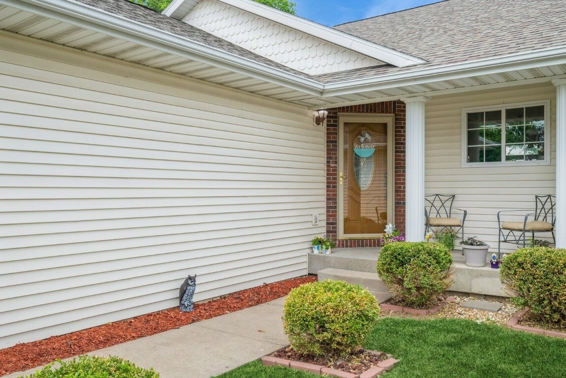 Property Photo: 87 Vandello Drive IA 52317