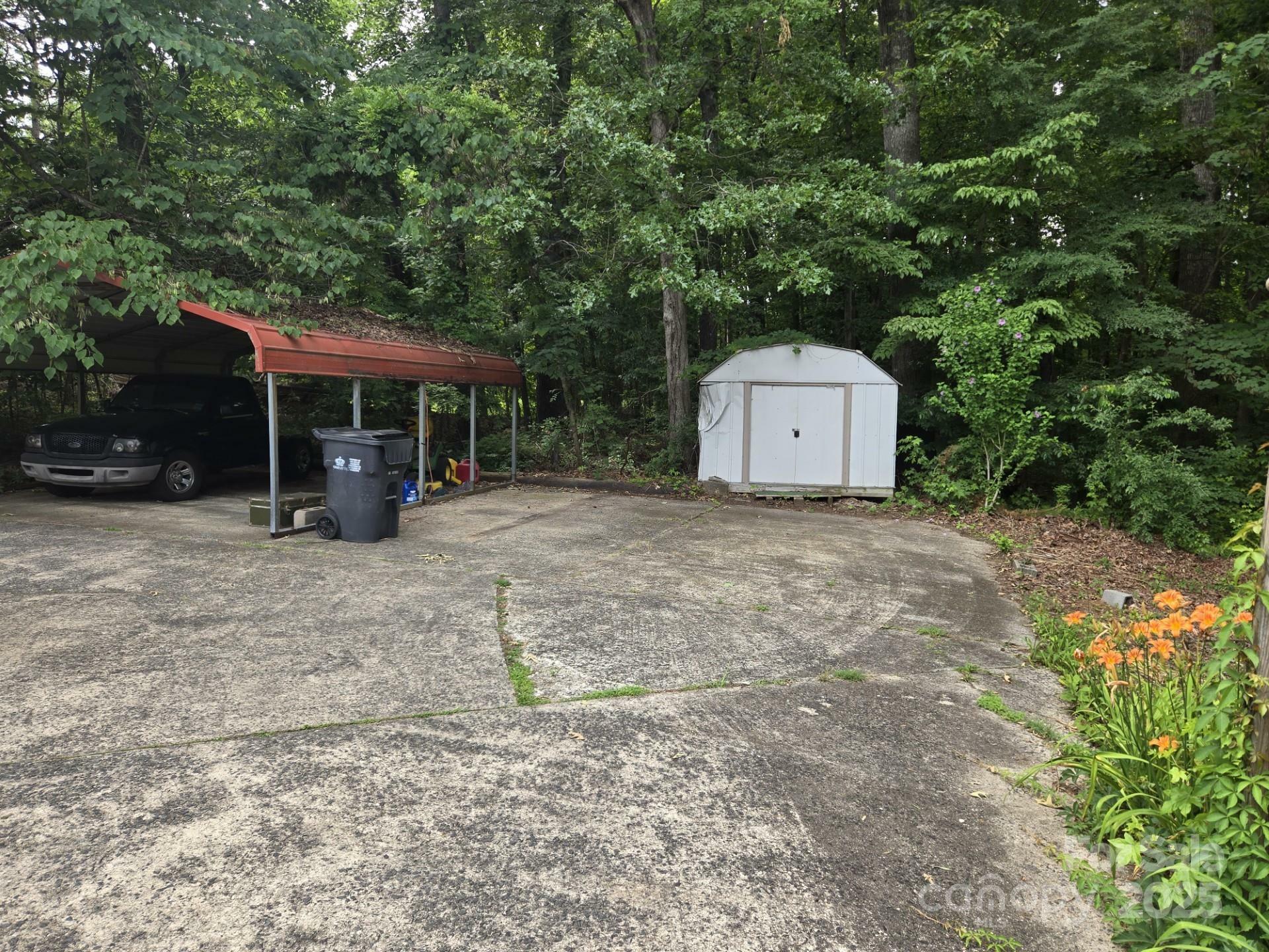 Property Photo: 9225 Robinson Church Road NC 28215