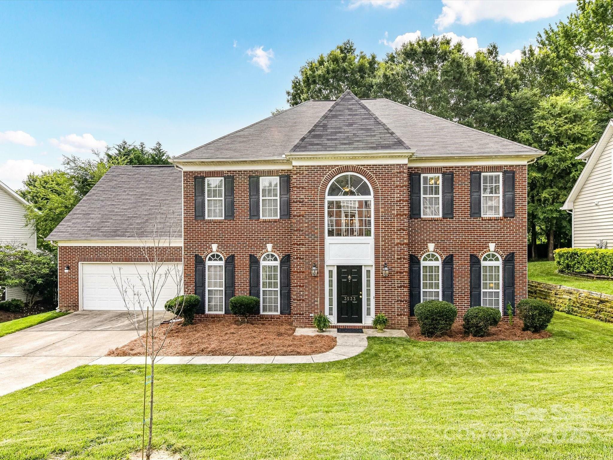 Property Photo: 3533 Weddington Ridge Lane NC 28105
