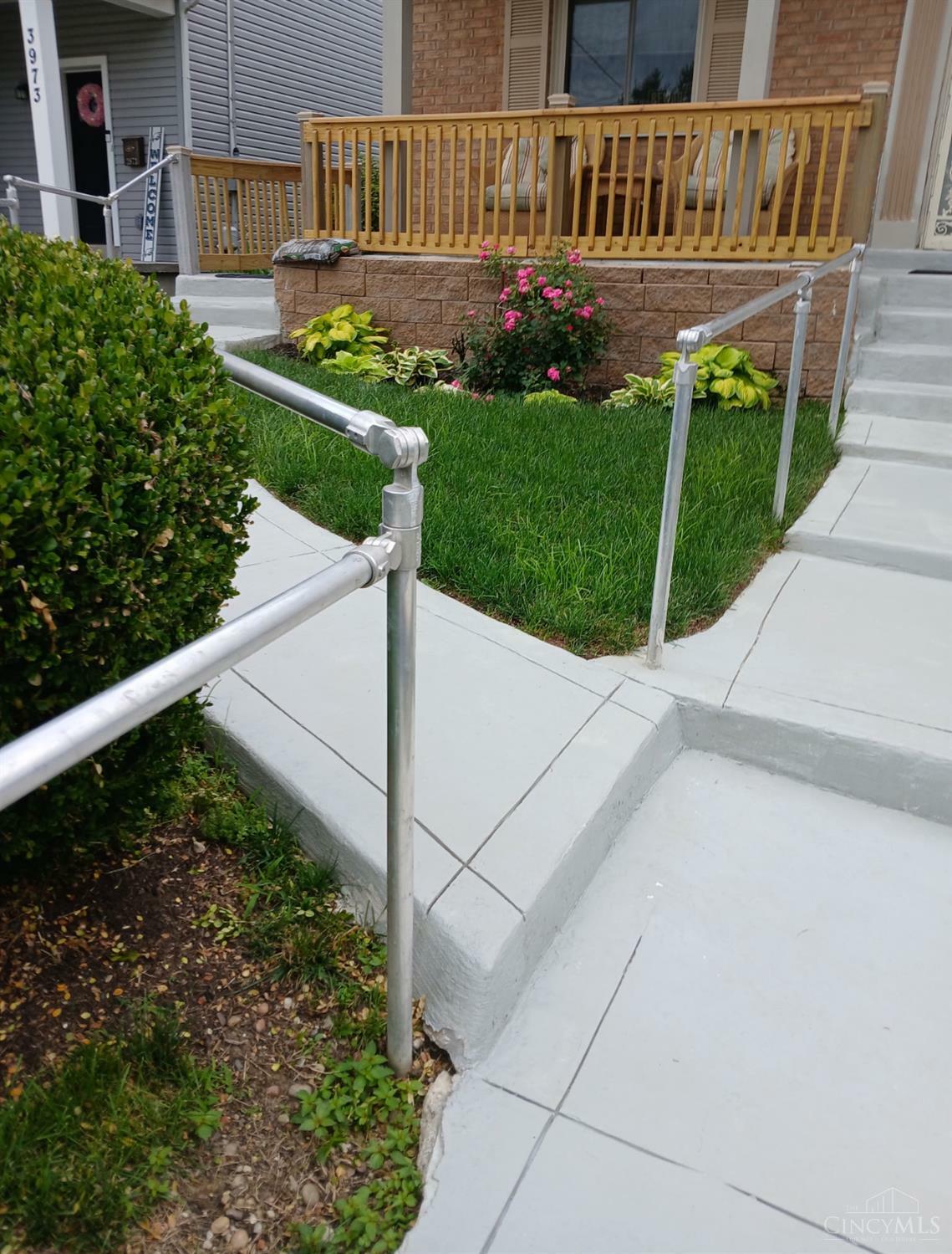Property Photo: 3969 S Fordham Place OH 45213