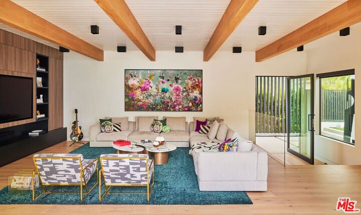 Property Photo:  9455 Eden Dr  CA 90210 