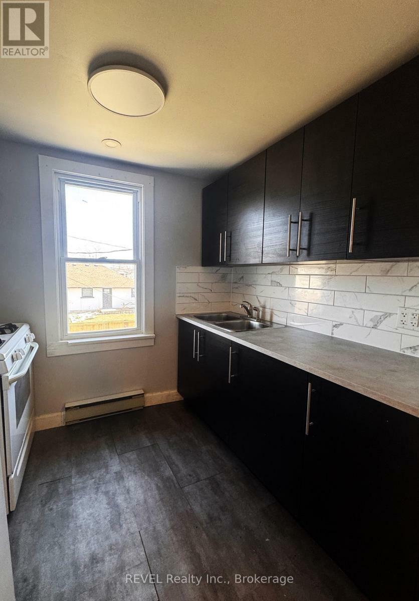 Property Photo: 398 Ferndale Road 2 ON L2A 5C4