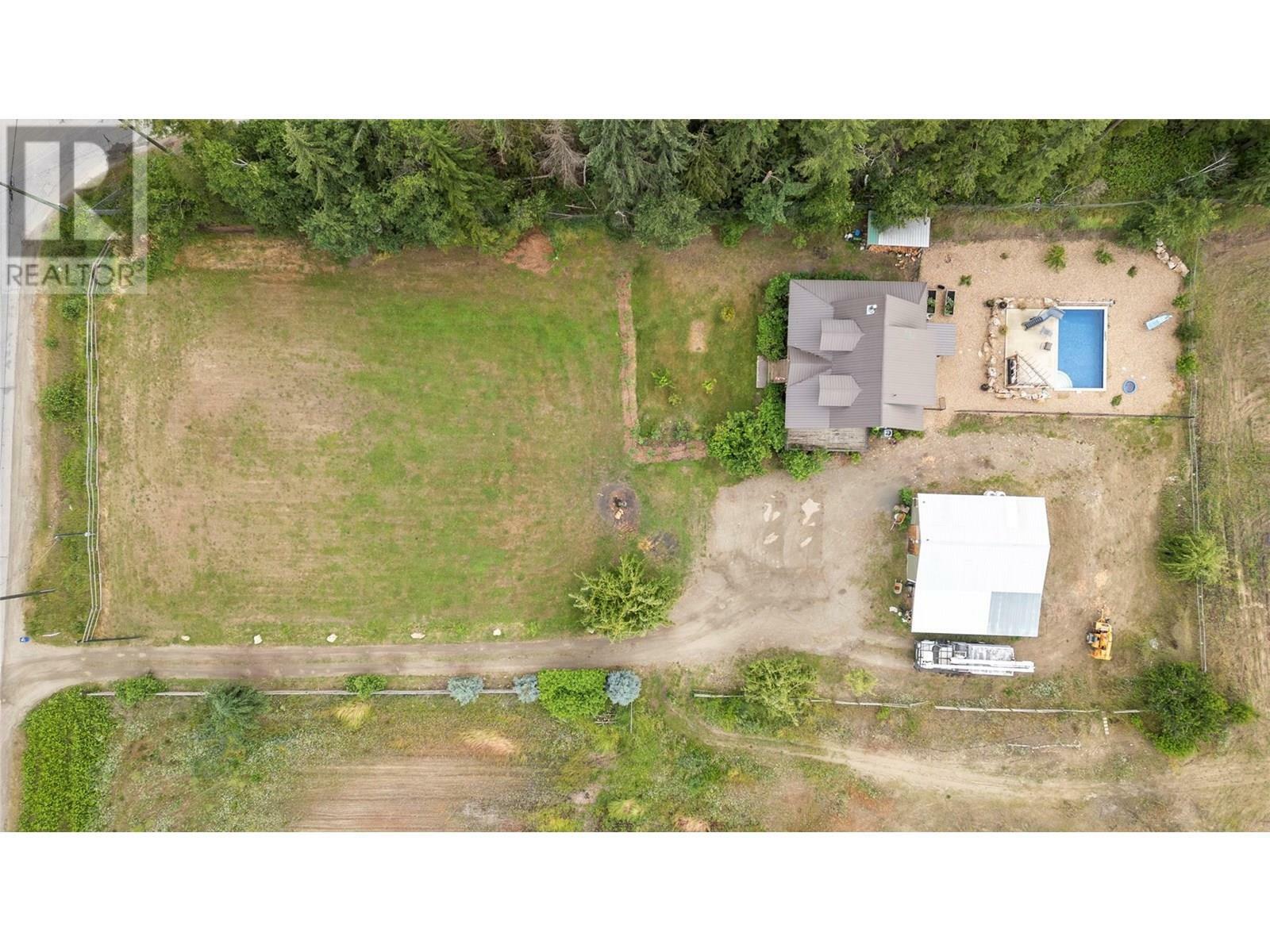 Photo de la propriété: 4150 20 Avenue Southeast BC V1E 1X9