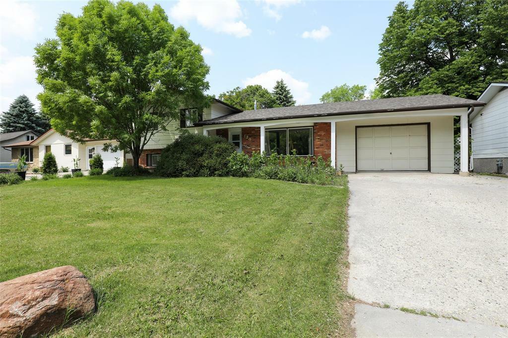 125 Autumnwood Drive  Steinbach MB R5G 2C3 photo