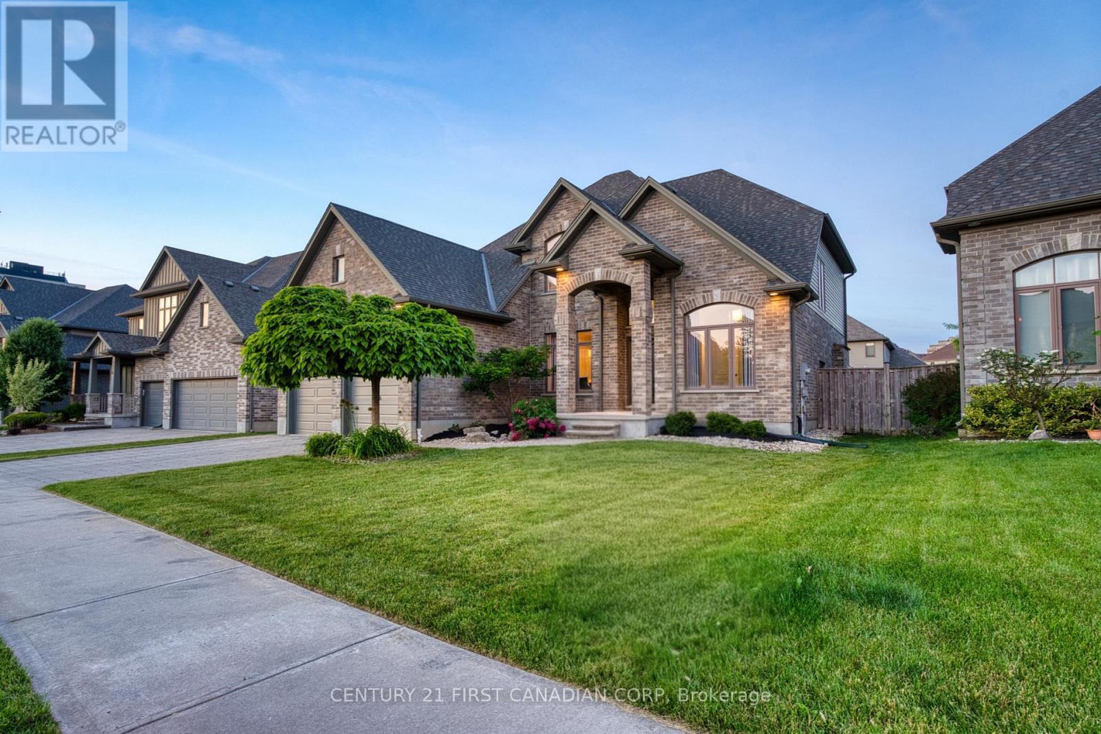 Photo de la propriété: 2362 Meadowlands Way ON N6G 5L8
