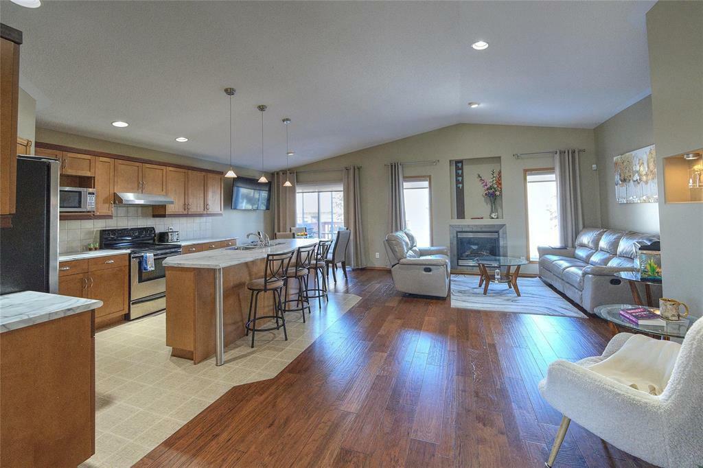 Property Photo: 23 Sandusky Drive MB R3T 5W4