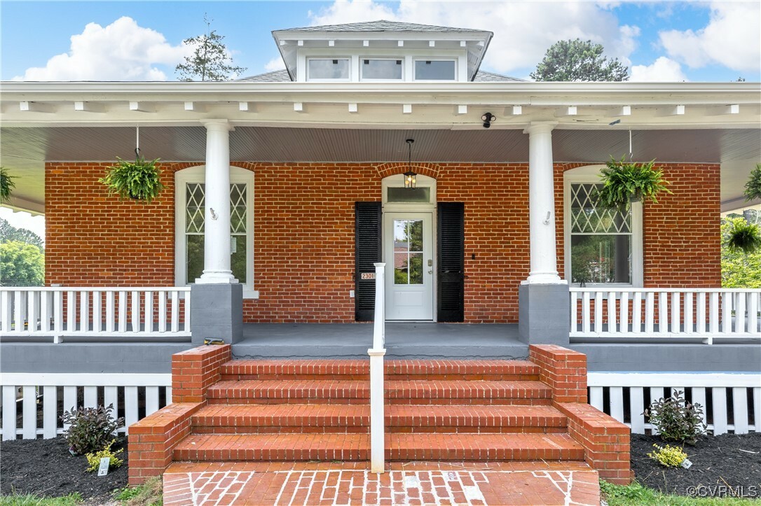 Property Photo:  2301 Lee Avenue  VA 23974 